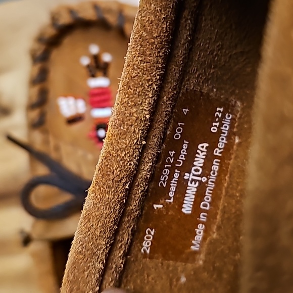 Minnetonka Thunderbird Animikii Hard Sole Brown Leather Moccasins | Size 1 Youth - Picture 3 of 6